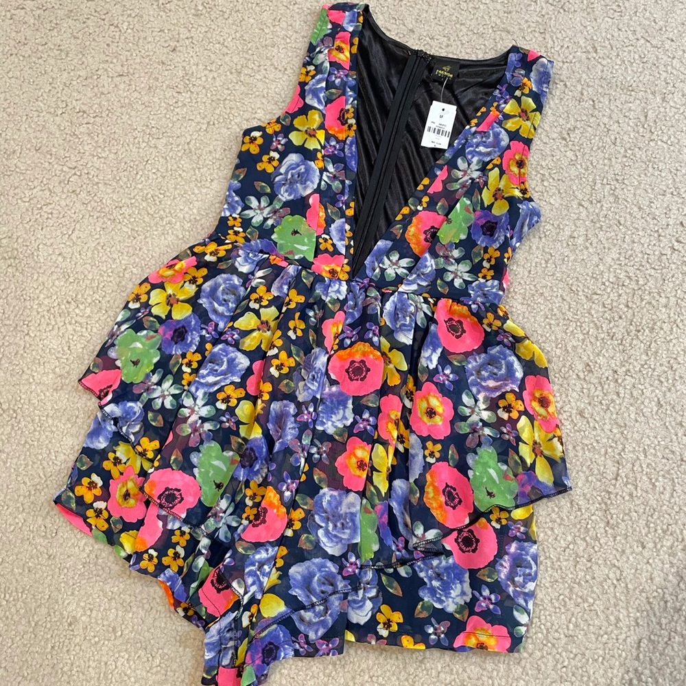 HOT! NWT LF romper pretty floral 🌼🌺🌸 size small